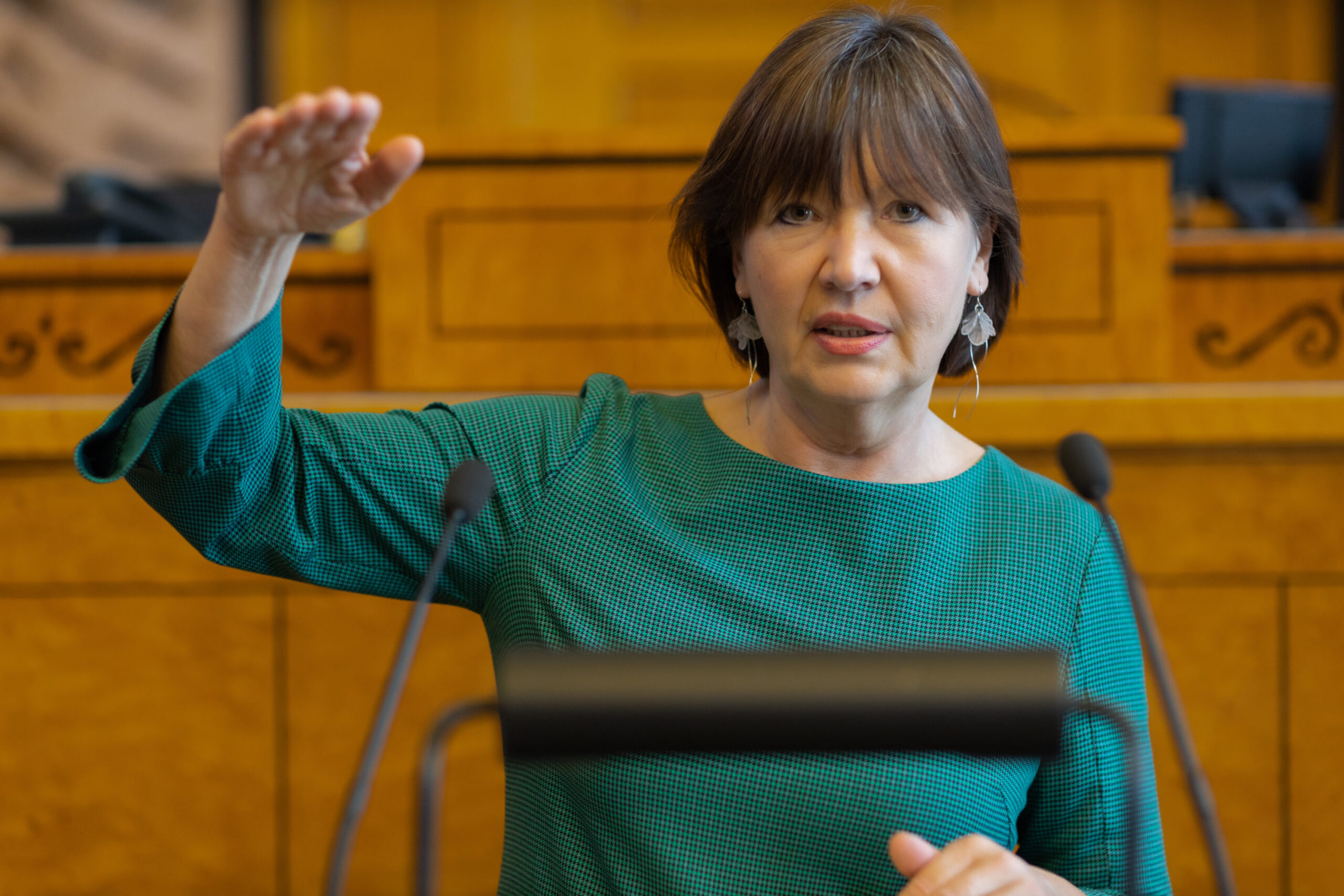Riigikogu õiguskomisjon asub täna arutama valitsuse esitatud uut töölepingu seaduse eelnõu. Muudatuste vastu on sotsiaaldemokraadid, kuna need kärbivad olulisel